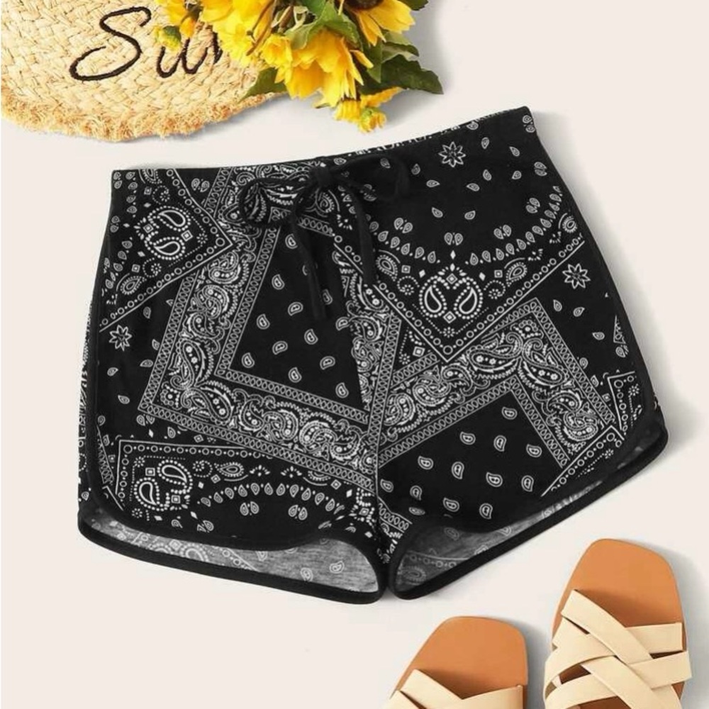 Black paisley dolphin shorts, XL